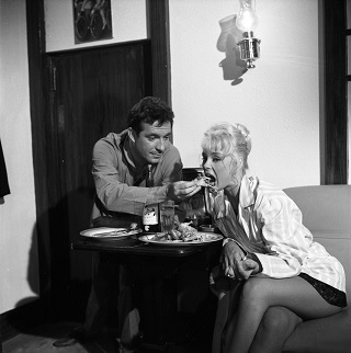 Ugo Tognazzi, Elke Sommer in “Femmine di lusso” by Giorgio Bianchi (1960), ph. Divo Cavicchioli